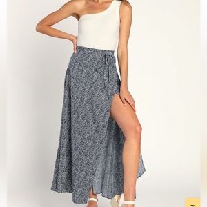 Lulus maxi skirt with slit